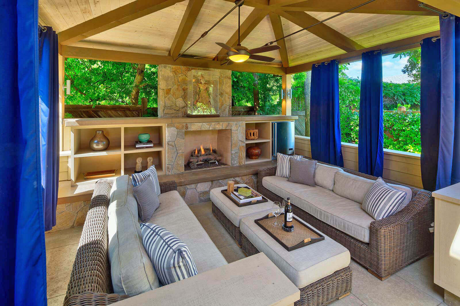 1926 Oak Circle Yountville Outdoor Living Room