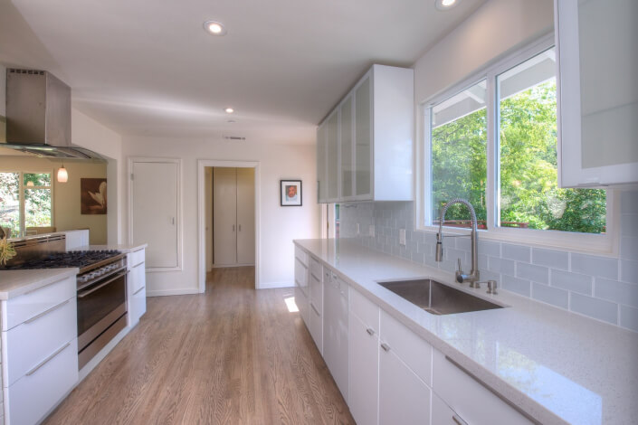 423 Forbes Ave photo of kitchen