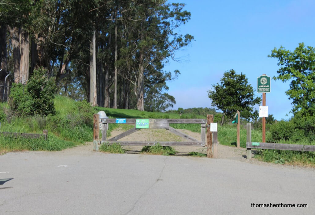 photo of entrance to Ridgewood Trail