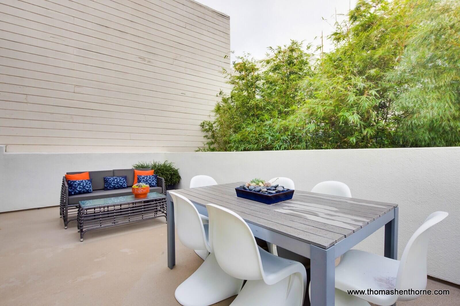 124 Lily Street (3 of 46) Deck with table and chairs