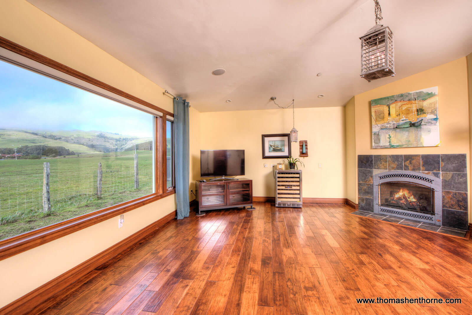 125 Calle del Sol Bodega Bay – 12 Living room with hardwood floors