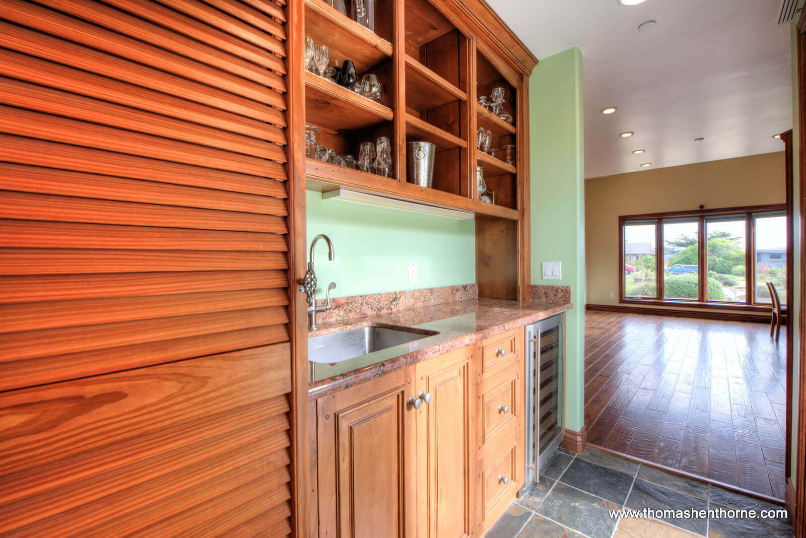 125 Calle del Sol Bodega Bay – 21 Butler's pantry with granite counter top