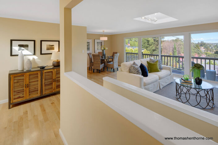 Main Living Area Features Skylights