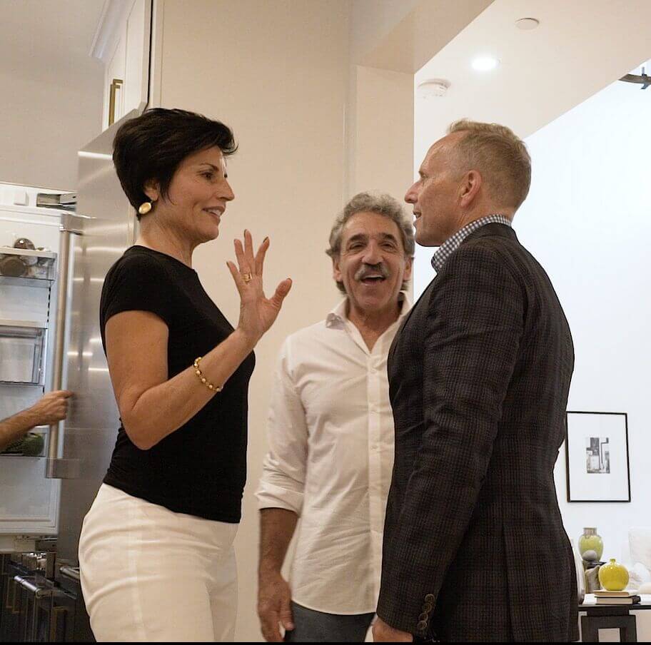 31-Gold-Hill-07 Thomas talkingwith Joan and Ralph Dauria