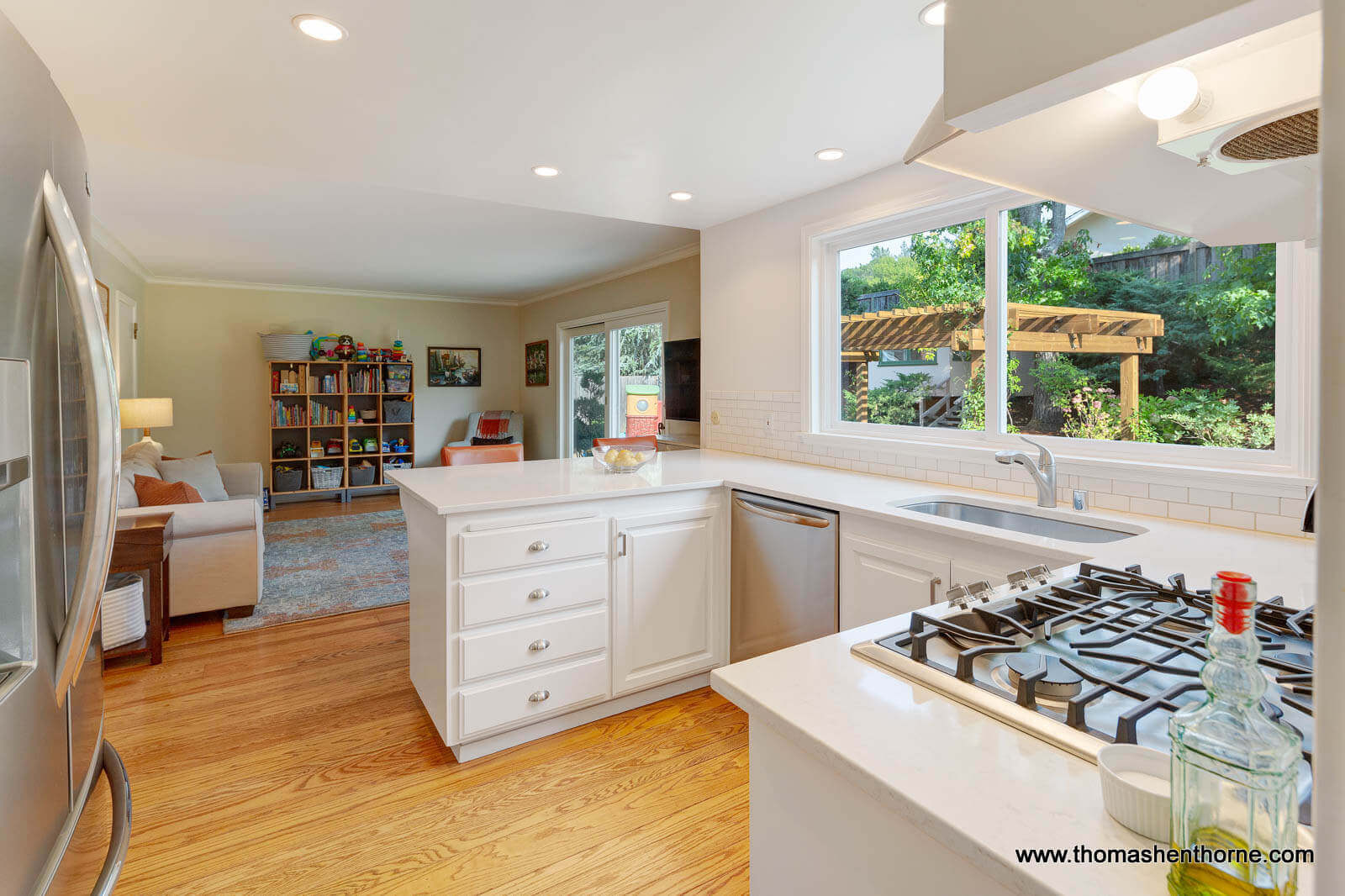 1932-Las-Gallinas-Ave-San-Rafael 08 of 64 kitchen