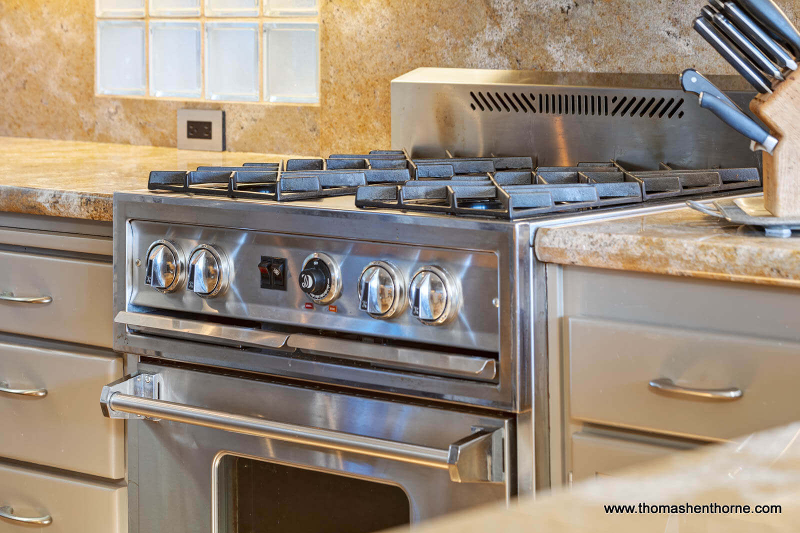 922-Ventura-Way-Mill-Valley 42 of 45 stove