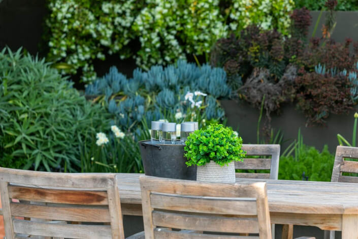 outdoor table and chairs