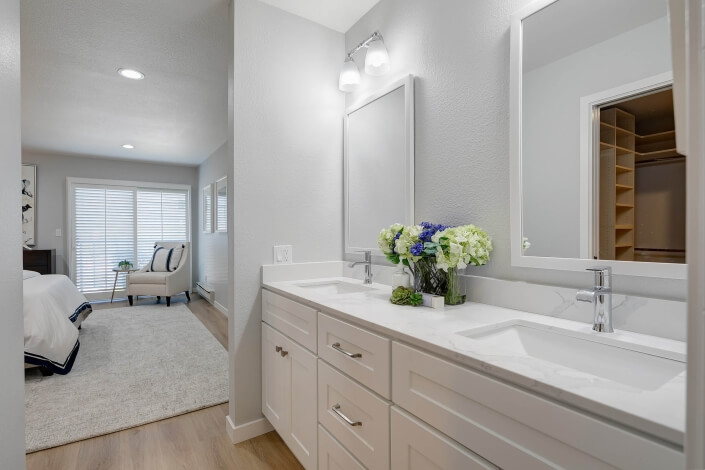 Dual sinks in primary bathroom