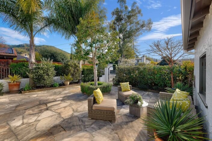 Front courtyard with flagstone