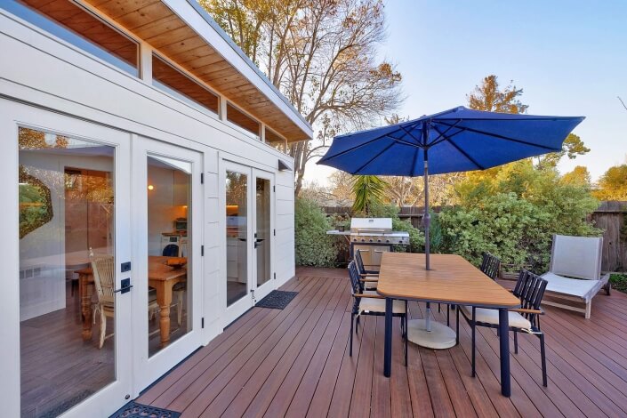 Deck with table and chairs and grill