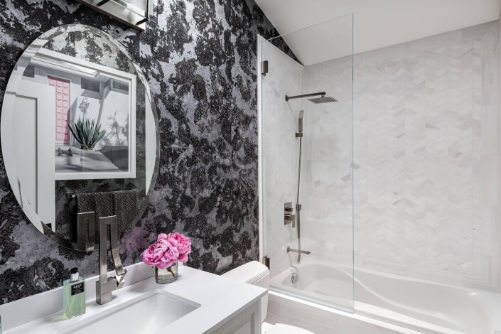 Bathroom with round mirror