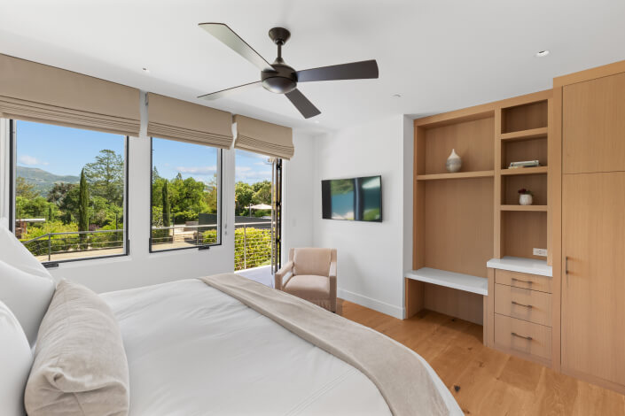 bedroom with ceiling fan