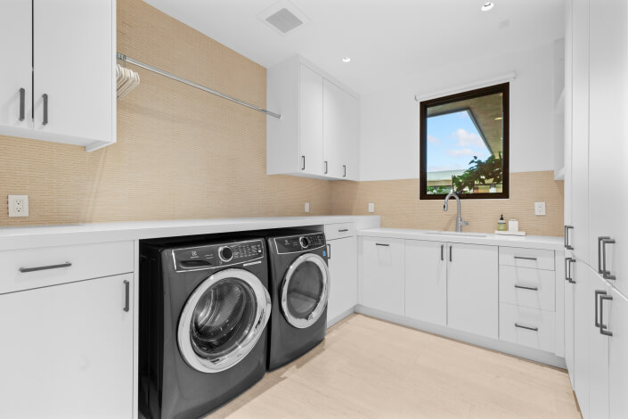 large laundry room with sink