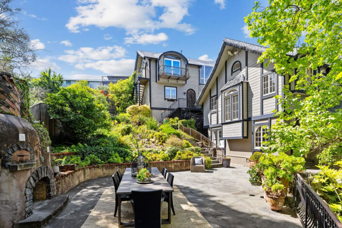 16 Sunny Drive in San Anselmo