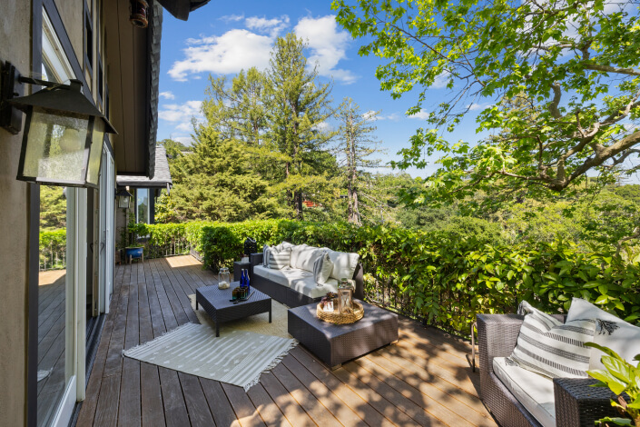 dekc with sofa and tables